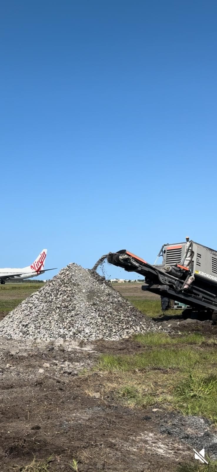 Krokodile producing a stockpile of crushed aggregate on site