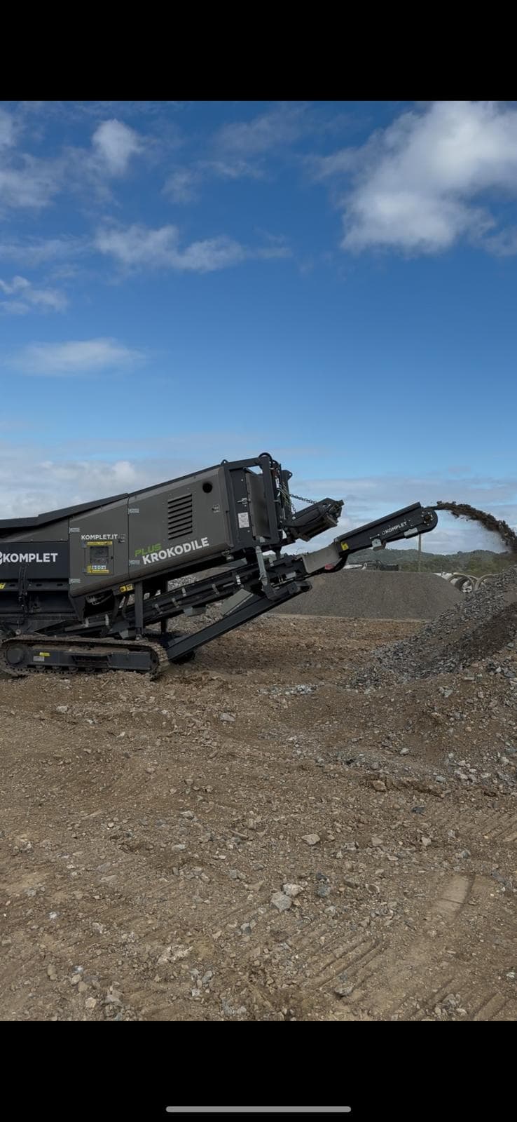 Komplet Krokodile discharging processed material into a stockpile